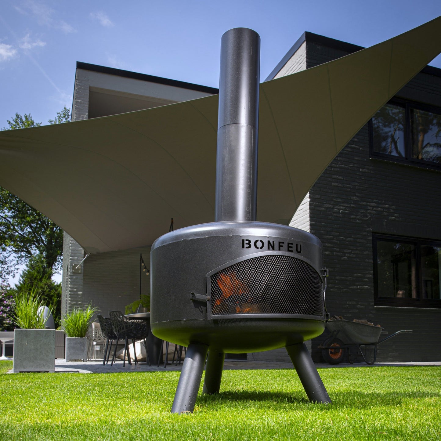 BonGiro, Outdoor Fireplace